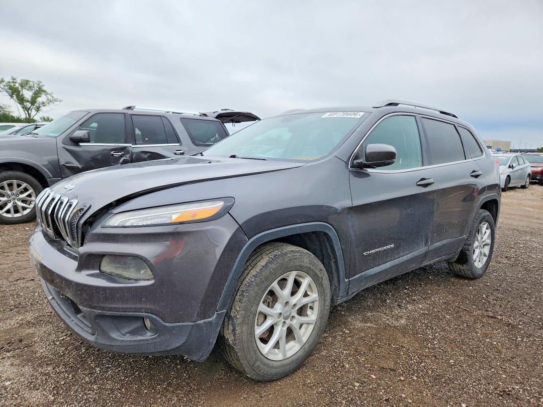 Vue de 2016 JEEP CHEROKEE LATITUDE, angle 1