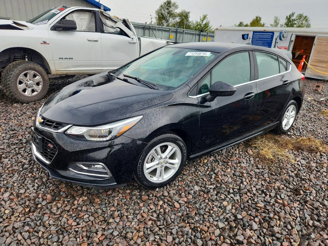 Вид 2017 CHEVROLET CRUZE LT, угол 1