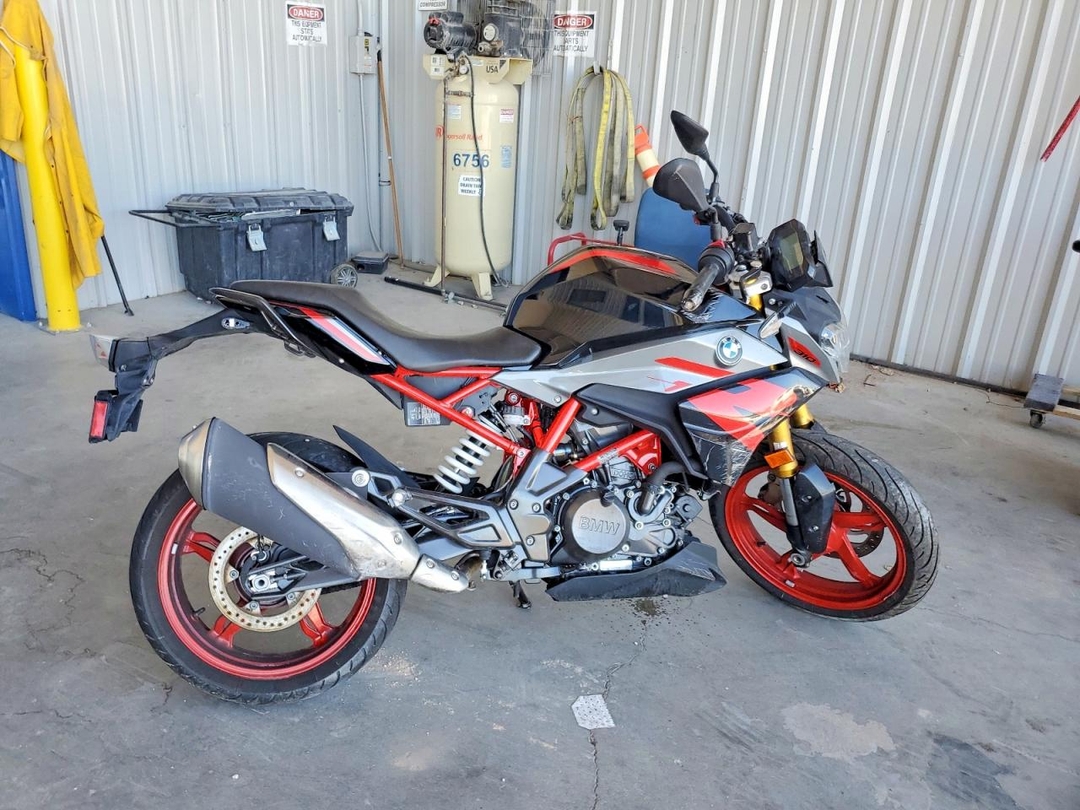 Vue de 2025 BMW G310 R, angle 1