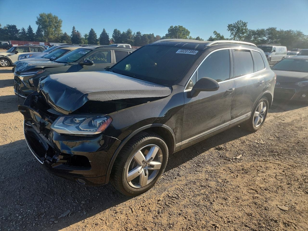 منظر 2013 VOLKSWAGEN TOUAREG V6، زاوية 1