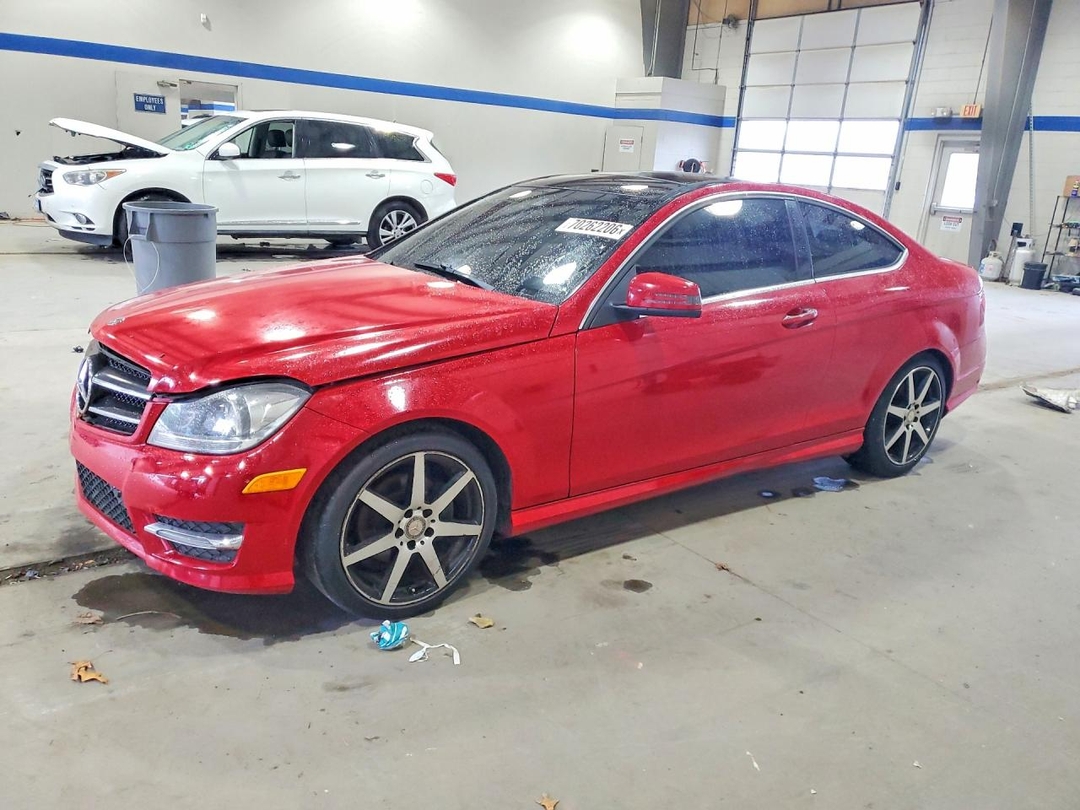 Вид 2015 MERCEDES-BENZ C 250, угол 1