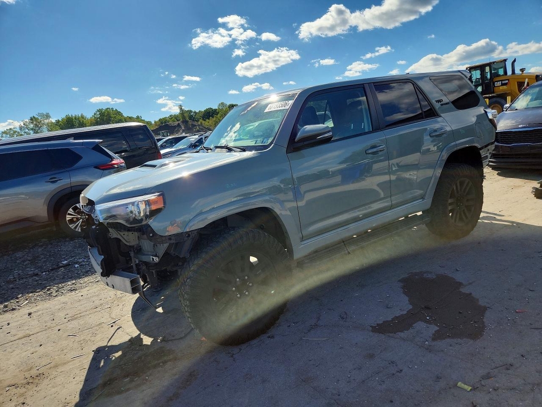 Вид 2022 TOYOTA 4RUNNER TRD SPORT, угол 1