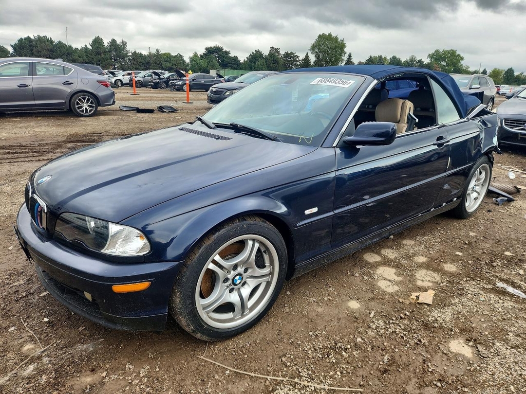Vue de 2002 BMW 330 CI, angle 1