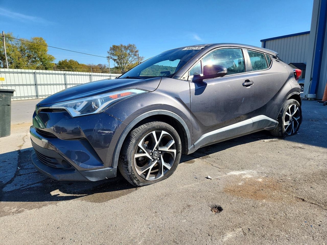 Vue de 2019 TOYOTA C-HR XLE, angle 1