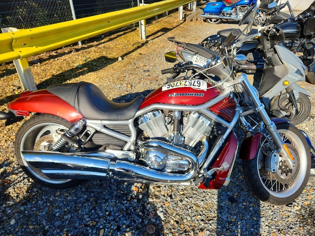 Вид 2010 HARLEY-DAVIDSON VRSCAW, угол 1