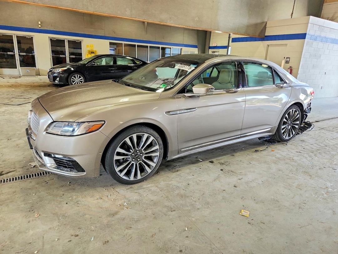 Vue de 2018 LINCOLN CONTINENTAL RESERVE, angle 1