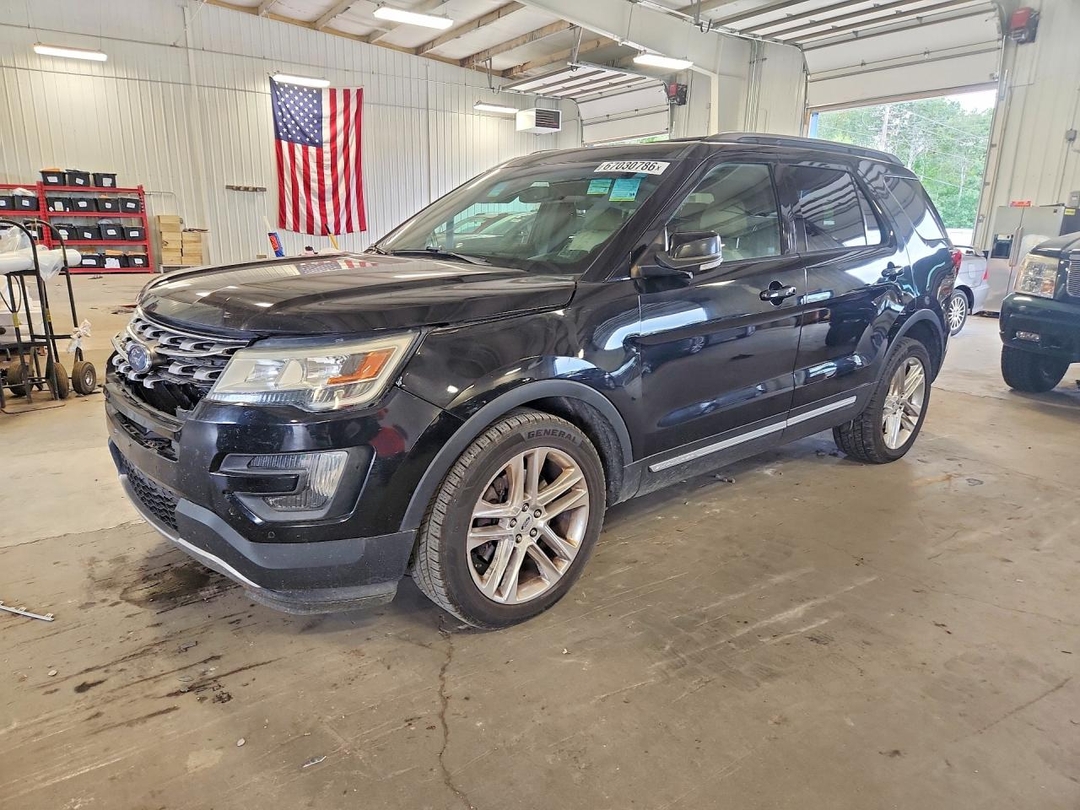 Vue de 2016 FORD EXPLORER XLT, angle 1