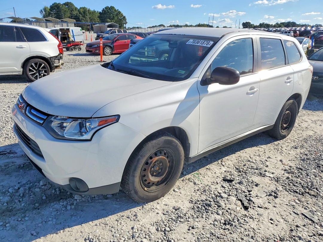 Vue de 2014 MITSUBISHI OUTLANDER ES, angle 1