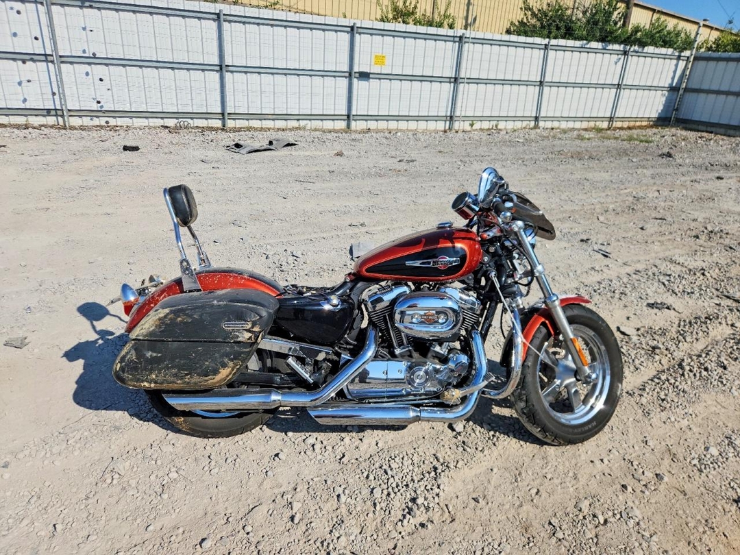 منظر 2011 HARLEY-DAVIDSON XLH1200 C، زاوية 1