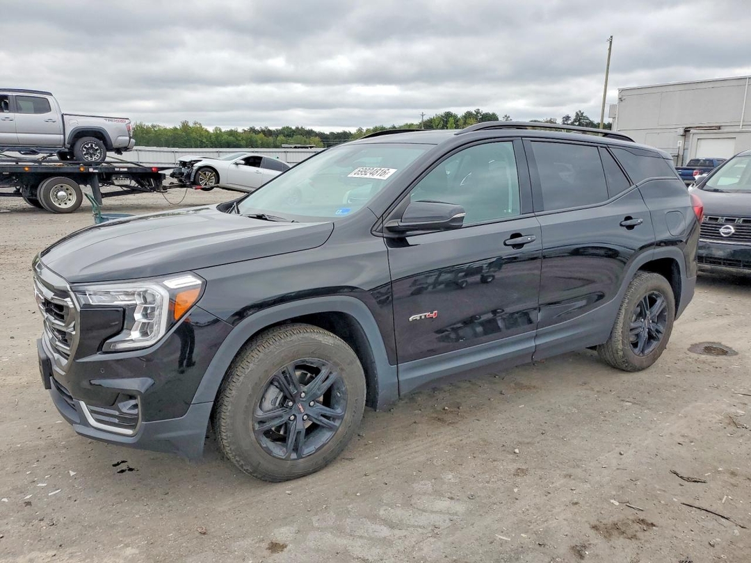 منظر 2022 GMC TERRAIN AT4، زاوية 1