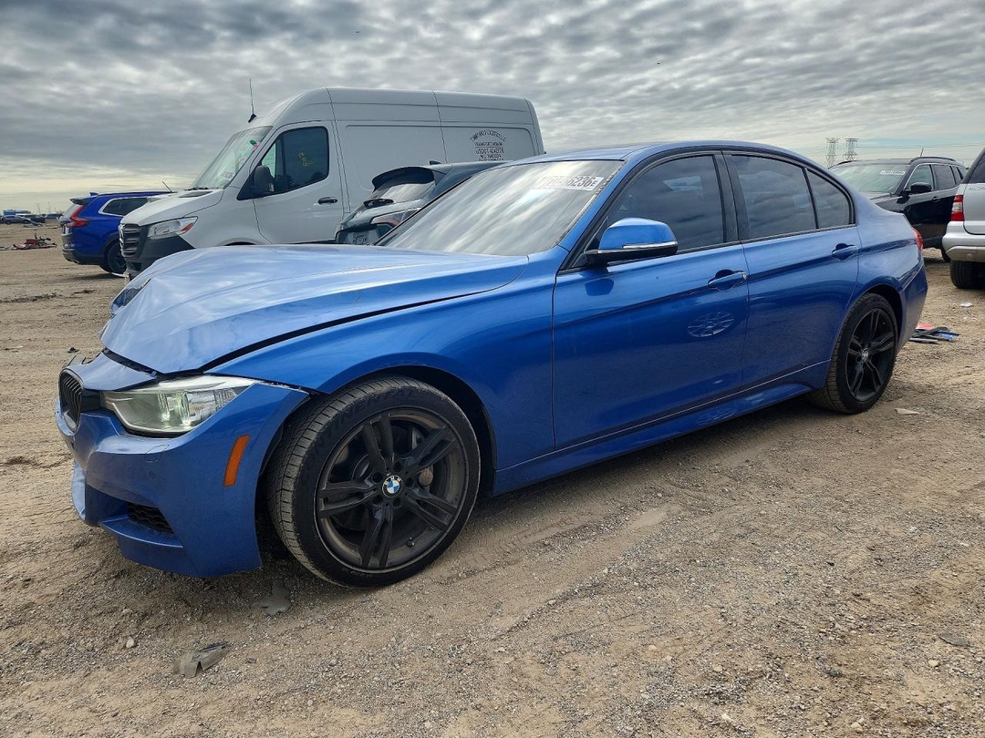 Vue de 2013 BMW 335 XI, angle 1