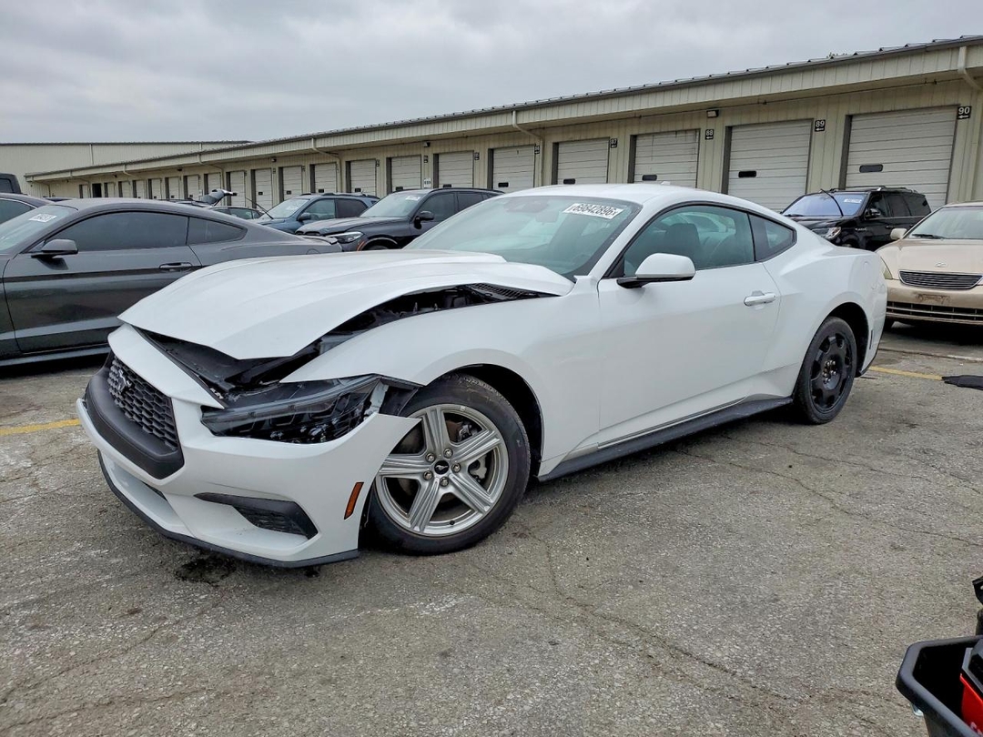 Вид 2026 FORD MUSTANG, угол 1