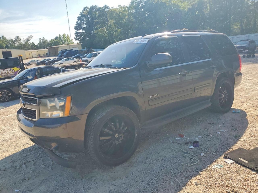 Vue de 2010 CHEVROLET TAHOE C1500 LT, angle 1