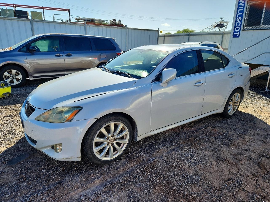 Vue de 2006 LEXUS IS 250, angle 1
