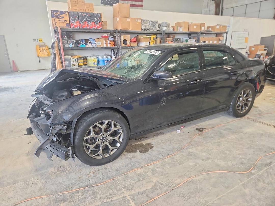 Vue de 2017 CHRYSLER 300 S, angle 1