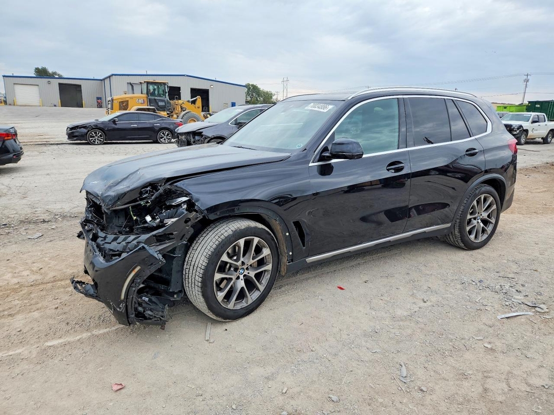 Vue de 2021 BMW X5 SDRIVE 40I, angle 1