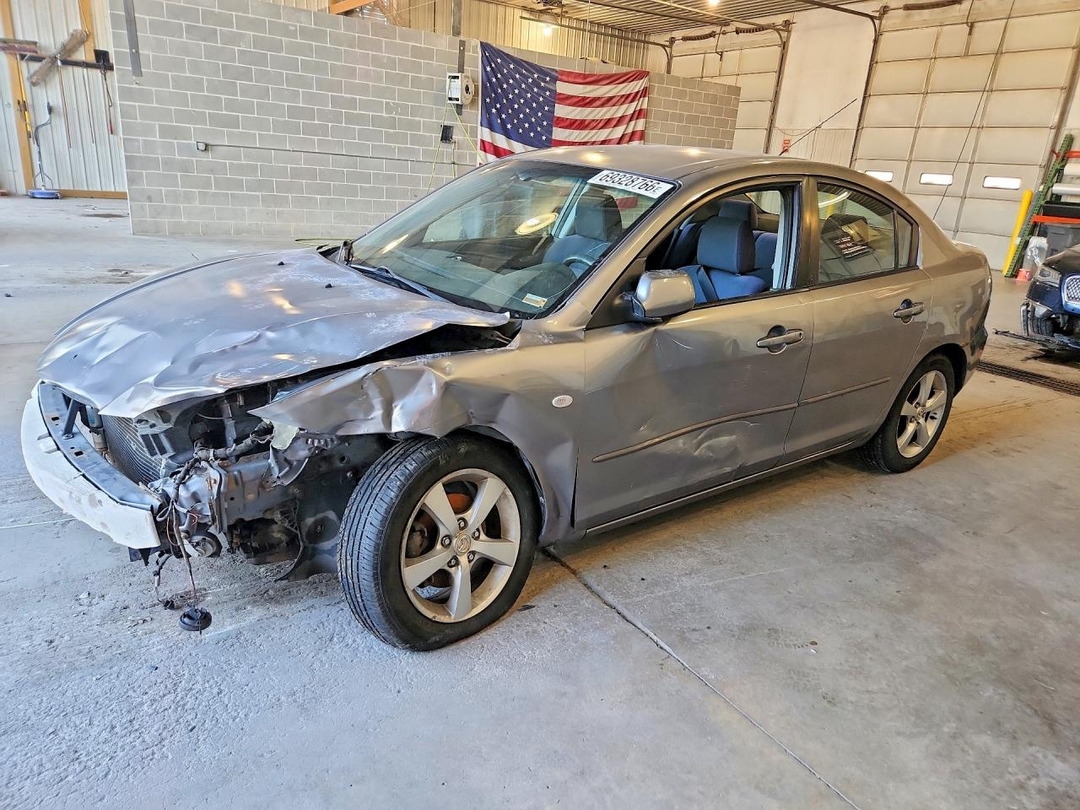Vue de 2005 MAZDA 3 I, angle 1