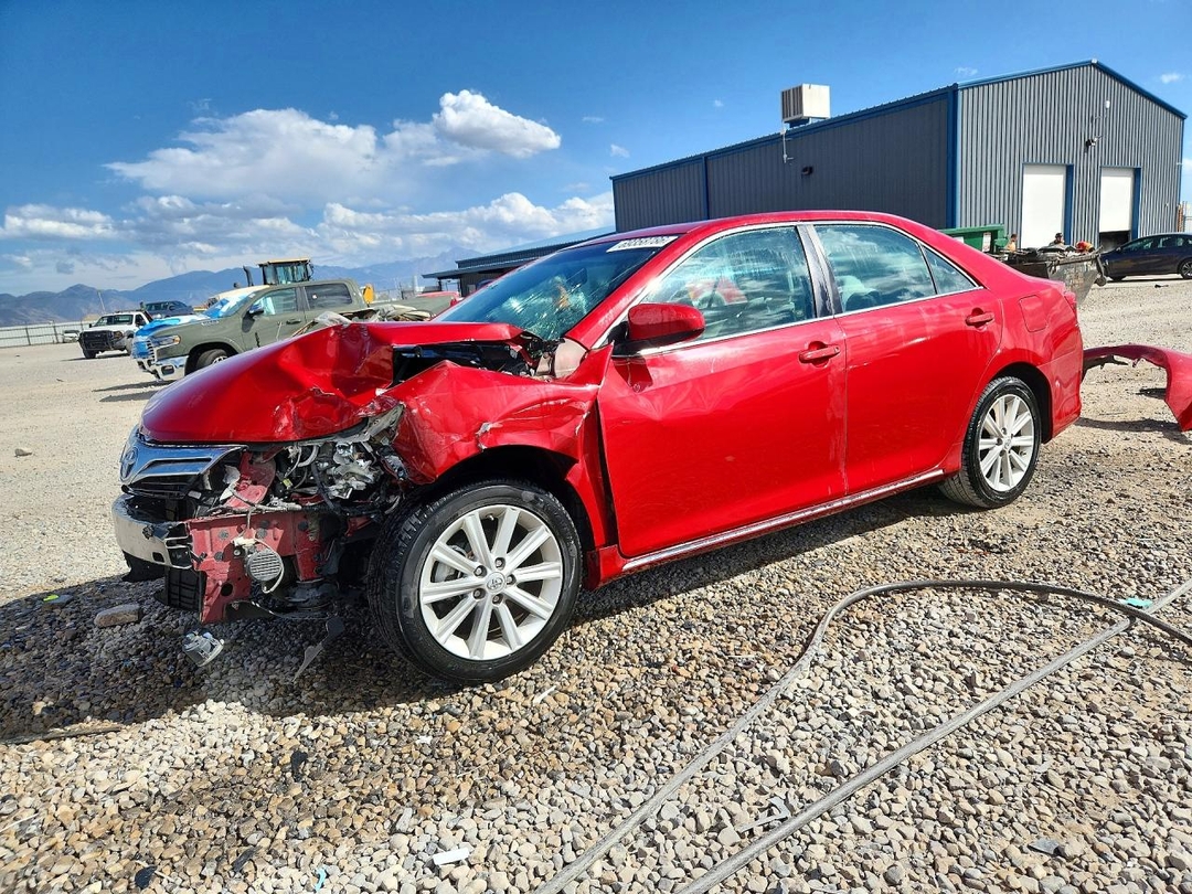 Вид 2014 TOYOTA CAMRY HYBRID XLE, угол 1