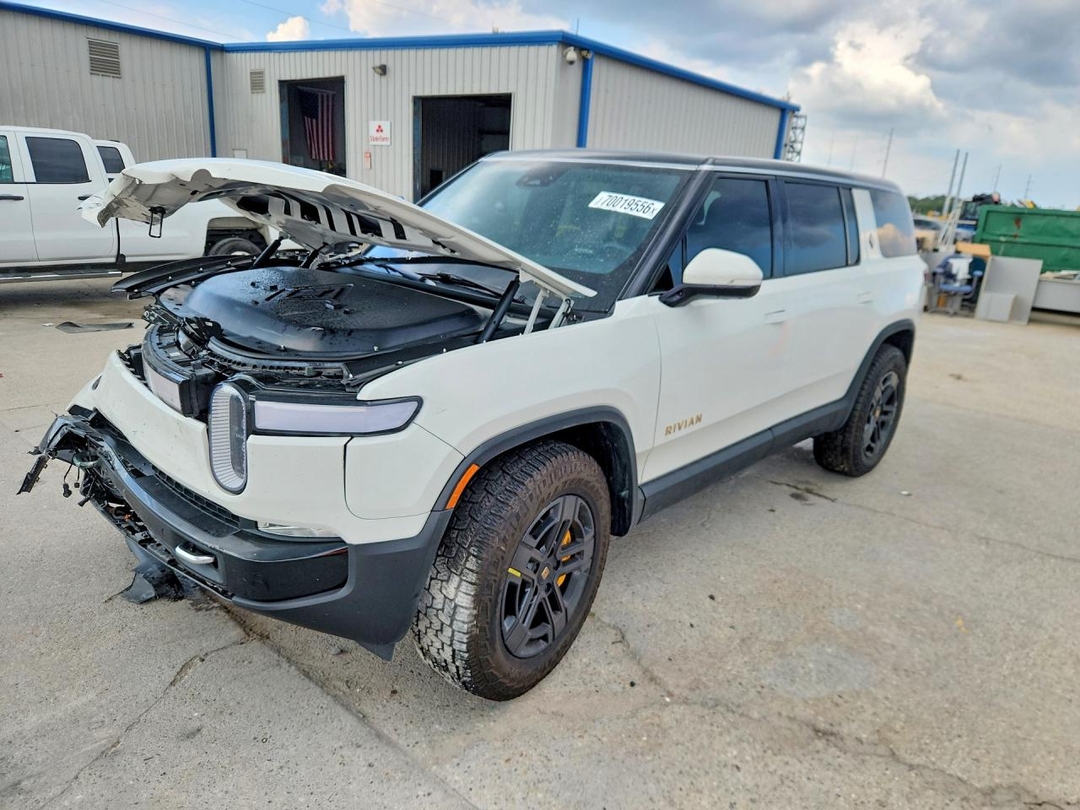 منظر 2023 RIVIAN R1S LAUNCH EDITION، زاوية 1