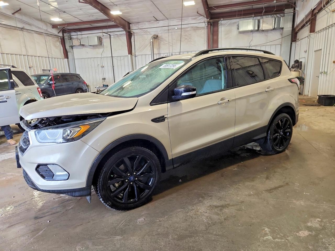 Вид 2017 FORD ESCAPE TITANIUM, угол 1