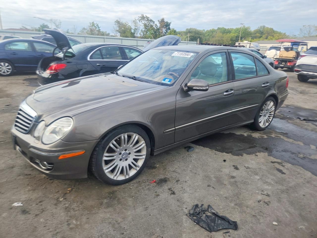 Vue de 2008 MERCEDES-BENZ E 350 4MATIC, angle 1