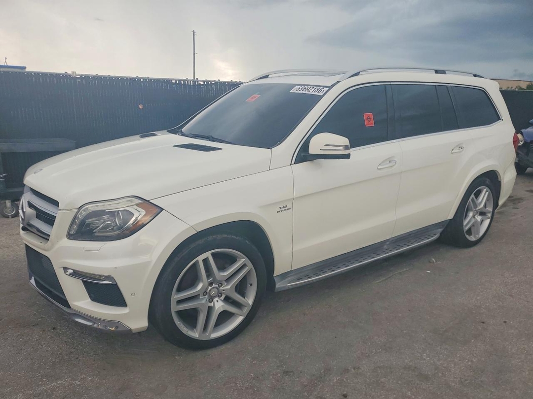 Vue de 2014 MERCEDES-BENZ GL 550 4MATIC, angle 1