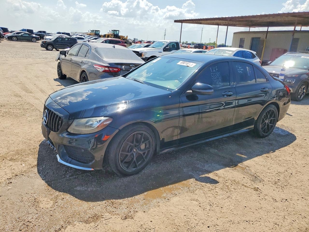 Vue de 2016 MERCEDES-BENZ C 300, angle 1