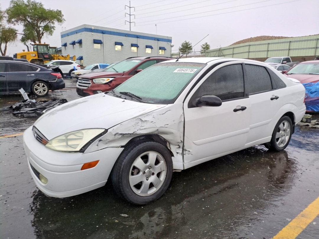 Vue de 2001 FORD FOCUS ZTS, angle 1