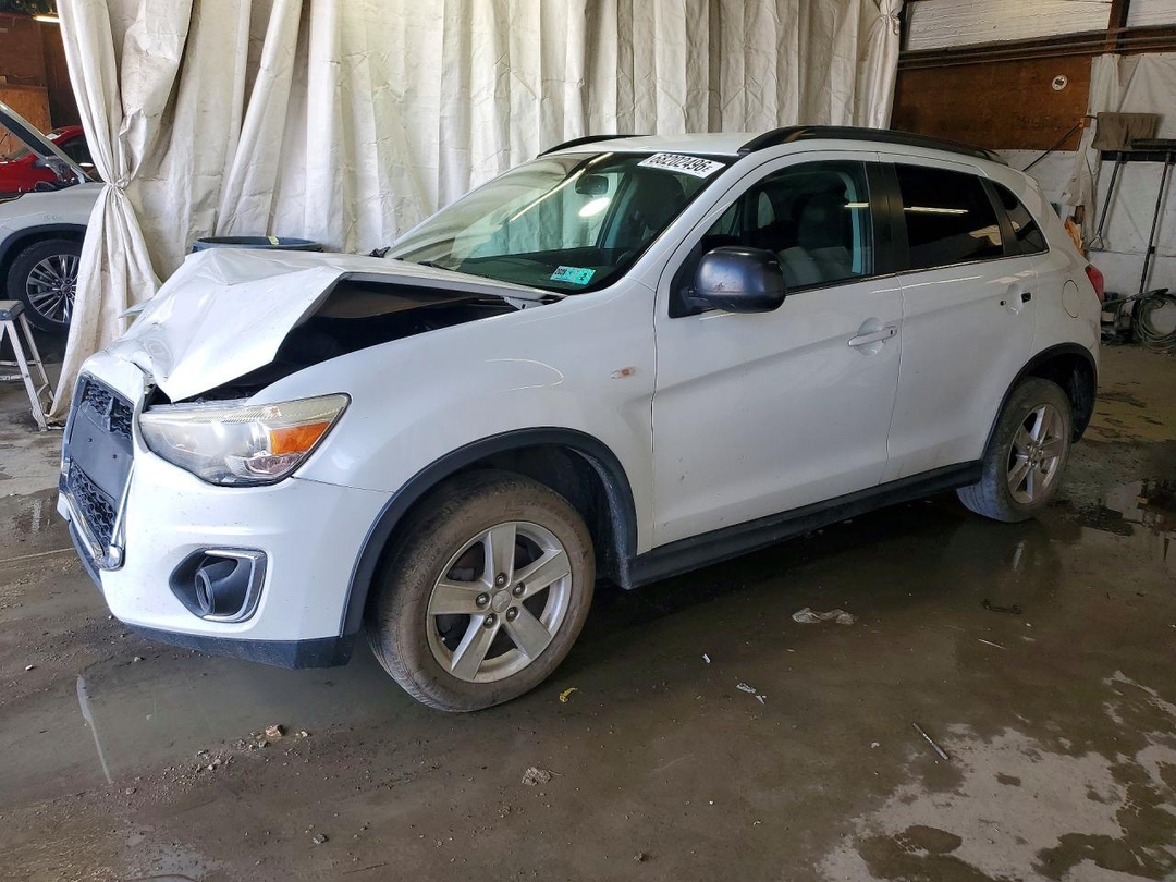 Vue de 2013 MITSUBISHI OUTLANDER SPORT LE, angle 1