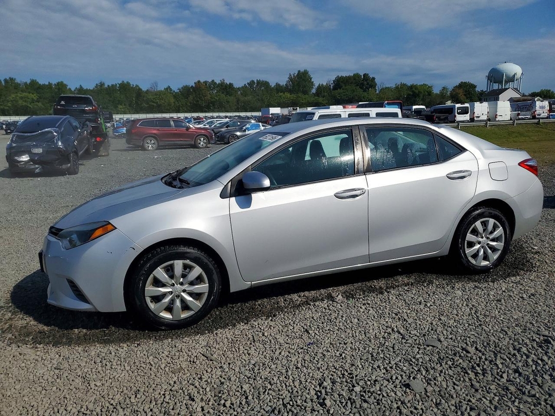 Vue de 2015 TOYOTA COROLLA LE, angle 1