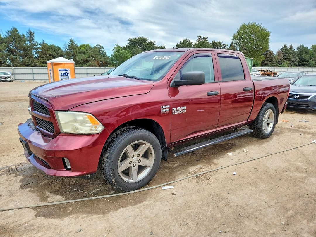 Vista de 2016 RAM 1500 ST, ángulo 1