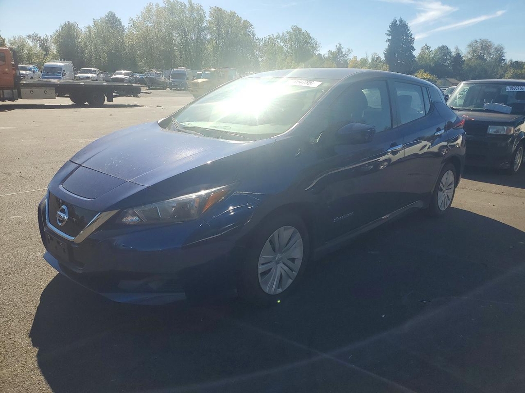 Vue de 2019 NISSAN LEAF S, angle 1