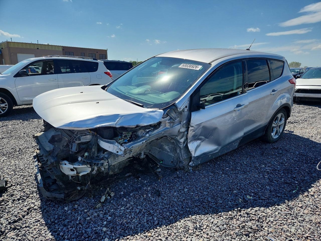 Vue de 2015 FORD ESCAPE SE, angle 1
