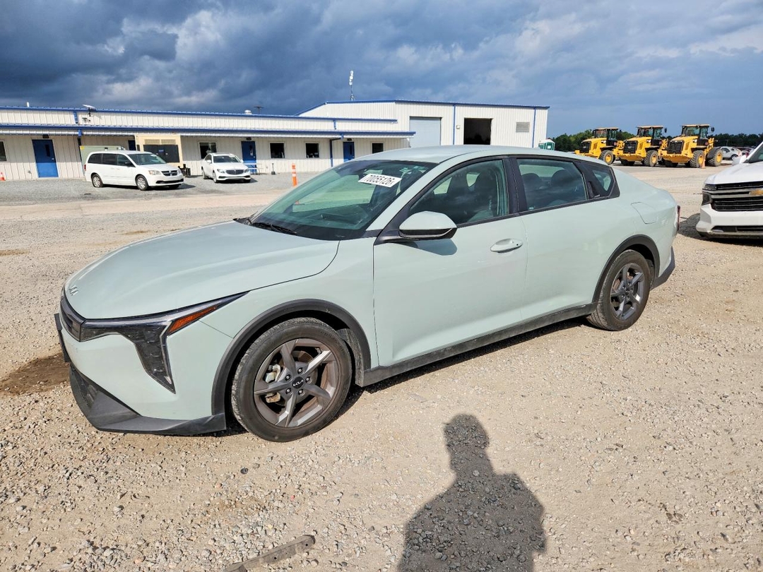 Вид 2025 KIA K4 LXS, угол 1