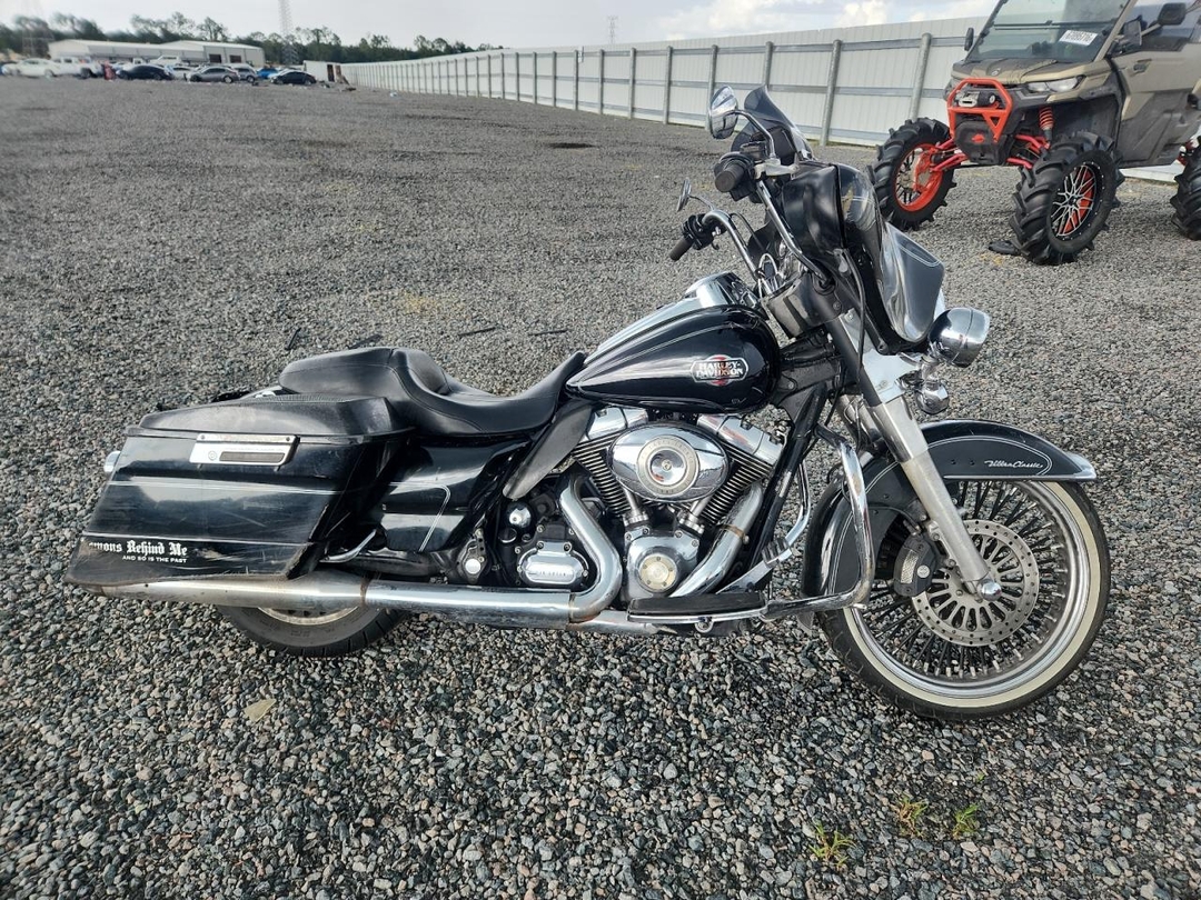 منظر 2010 HARLEY-DAVIDSON FLHTCU، زاوية 1