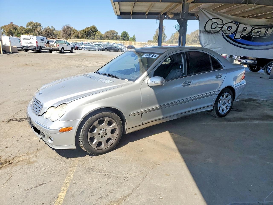 Вид 2005 MERCEDES-BENZ C 320 4MATIC, угол 1