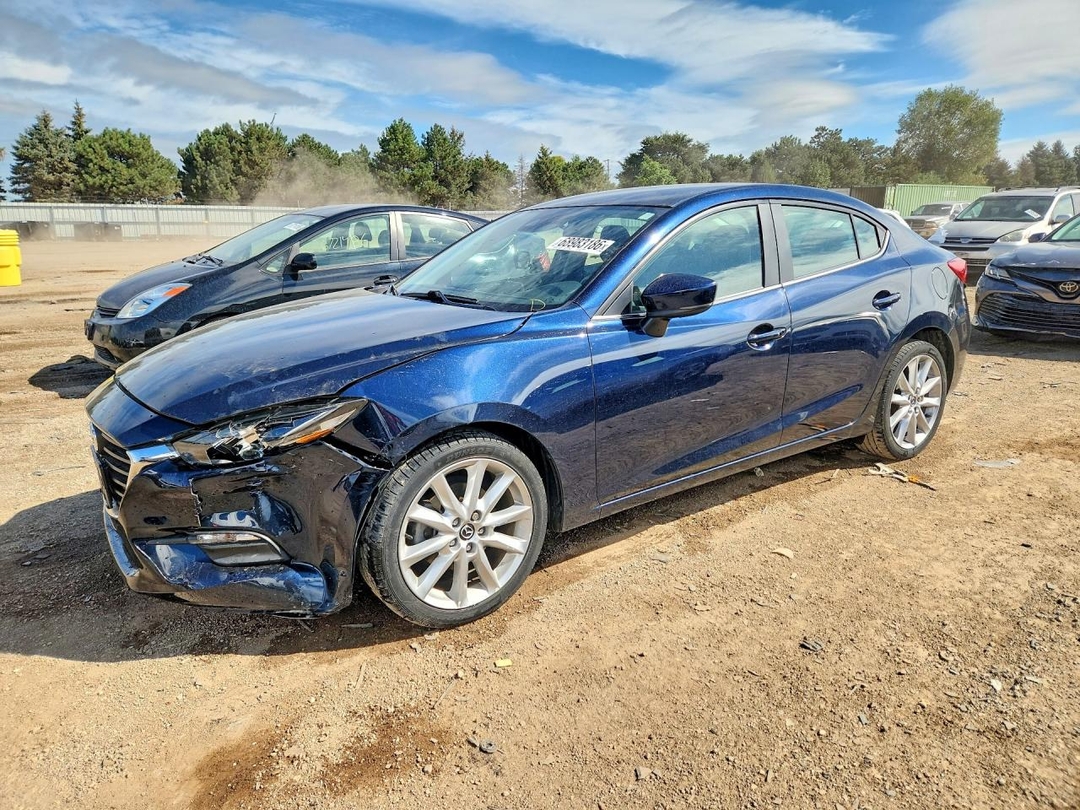 Vue de 2017 MAZDA 3 TOURING, angle 1