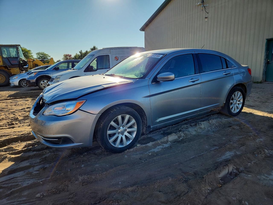 Vue de 2013 CHRYSLER 200 TOURING, angle 1