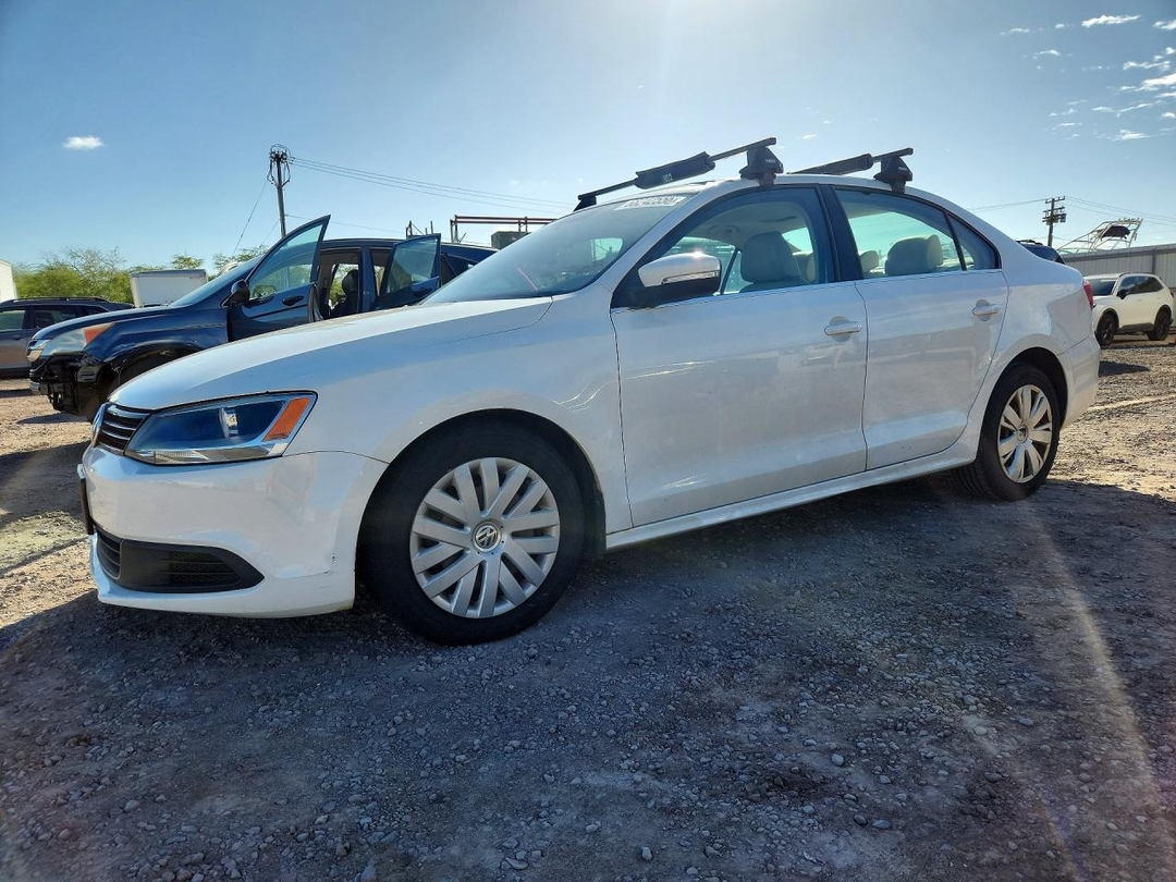 Вид 2013 VOLKSWAGEN JETTA SE, угол 1