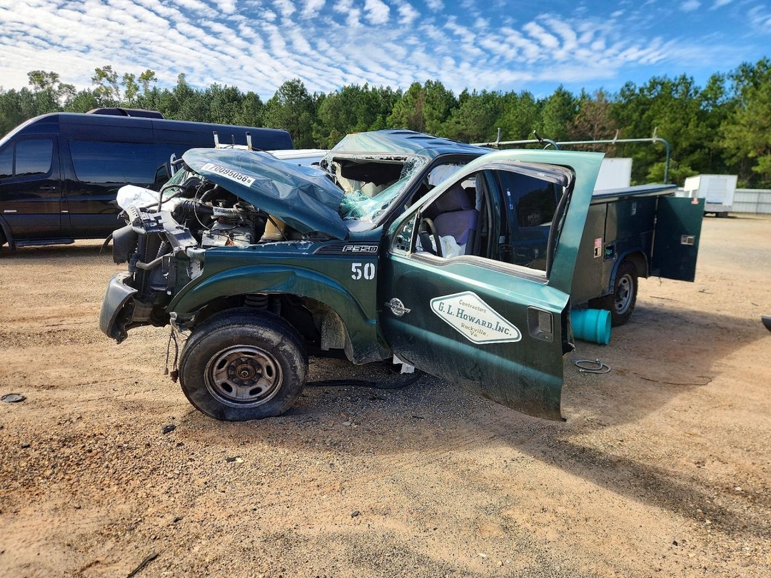 Vue de 2011 FORD F350 SUPER DUTY, angle 1