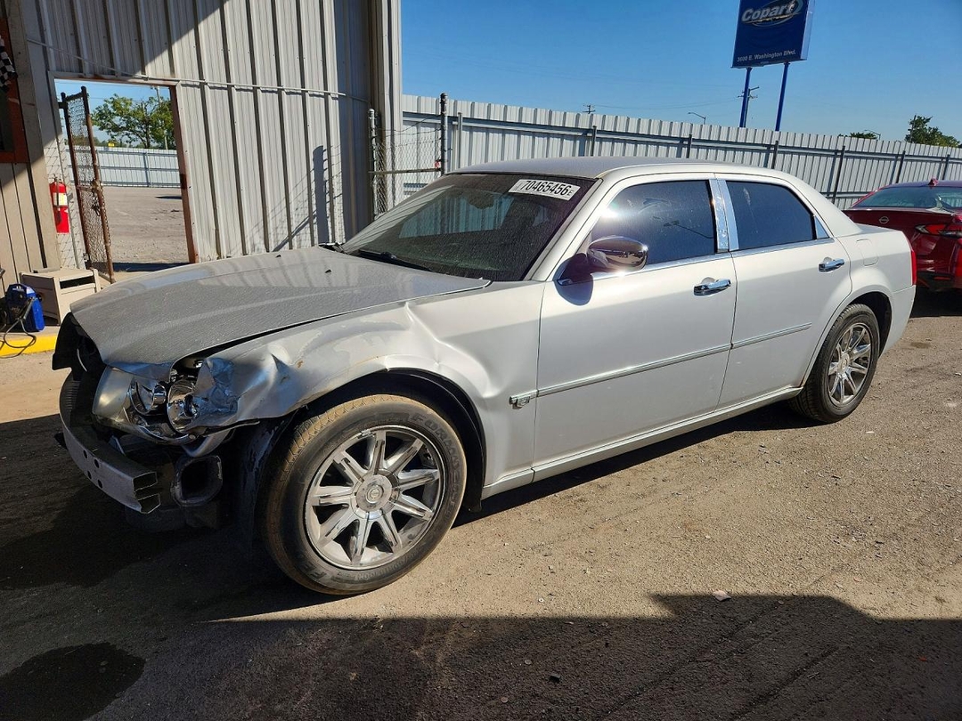 Вид 2005 CHRYSLER 300 HEMI C, угол 1
