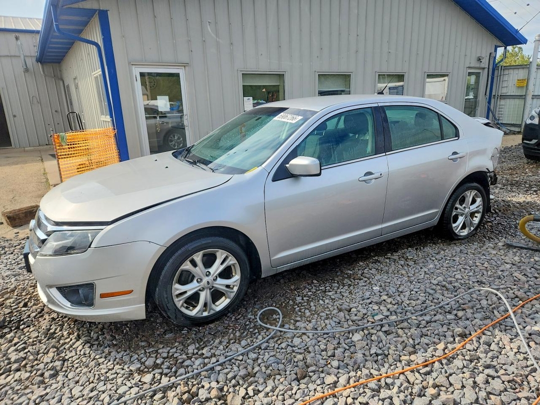 Vue de 2012 FORD FUSION SE, angle 1