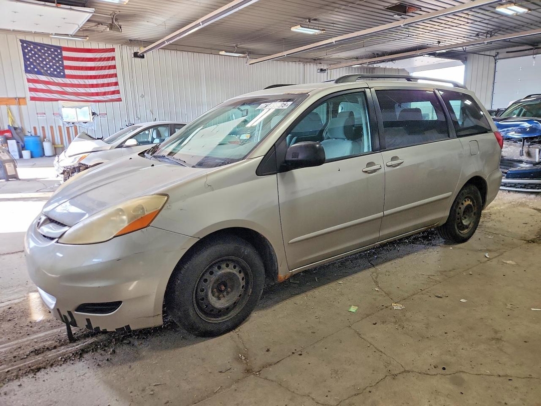 منظر 2006 TOYOTA SIENNA LE 8 PASSENGER، زاوية 1