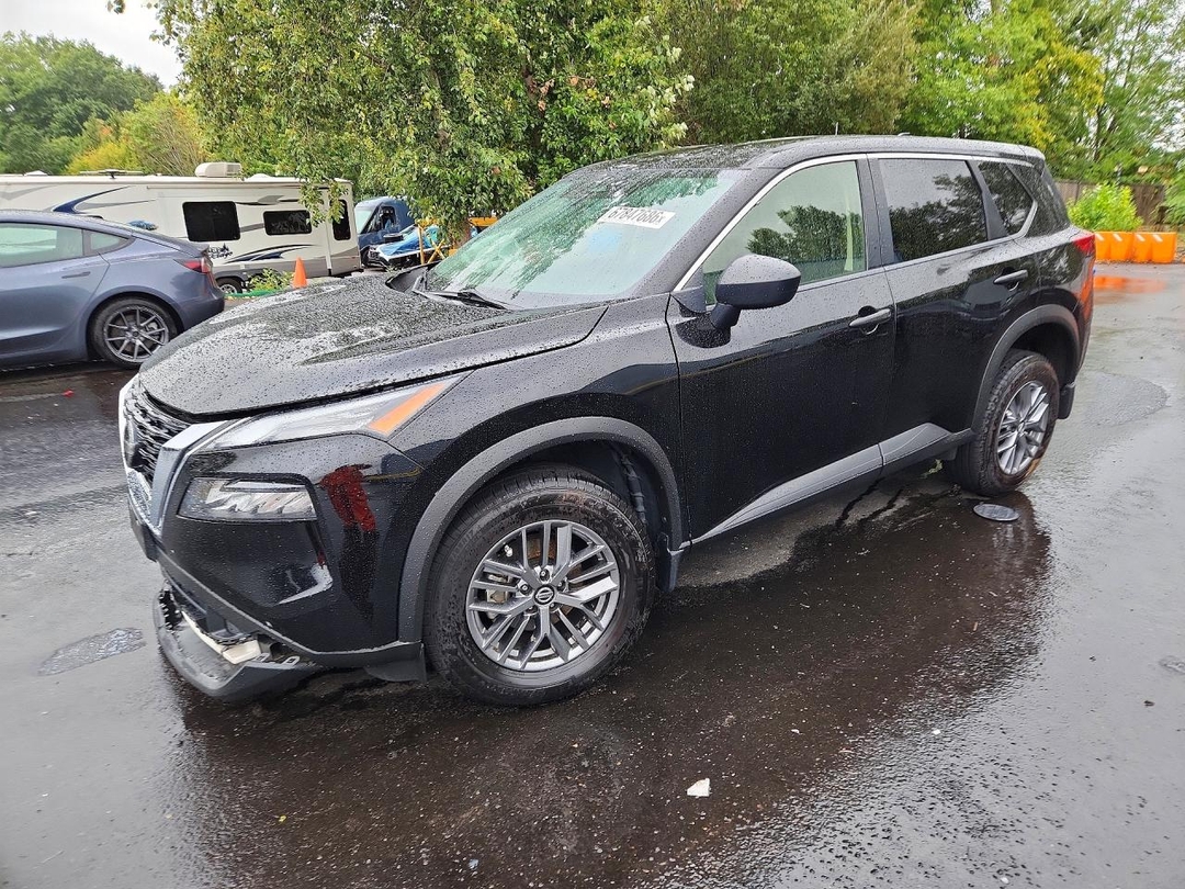 Vue de 2021 NISSAN ROGUE S, angle 1