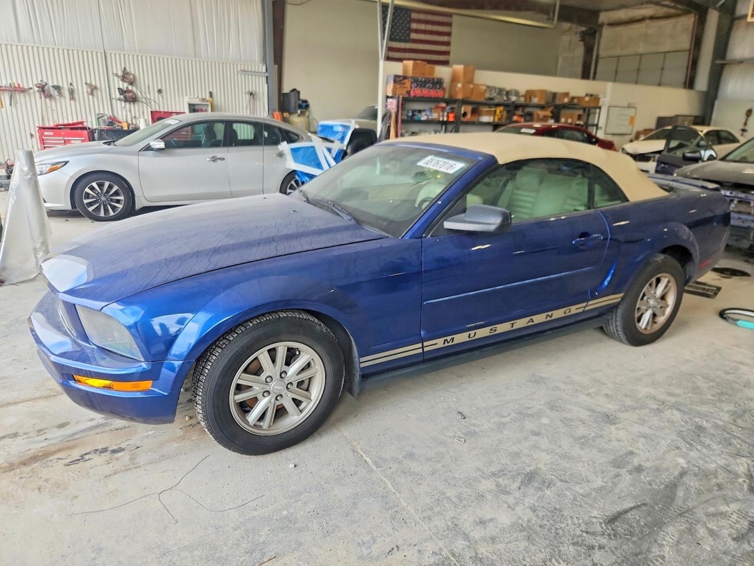 Vue de 2008 FORD MUSTANG, angle 1