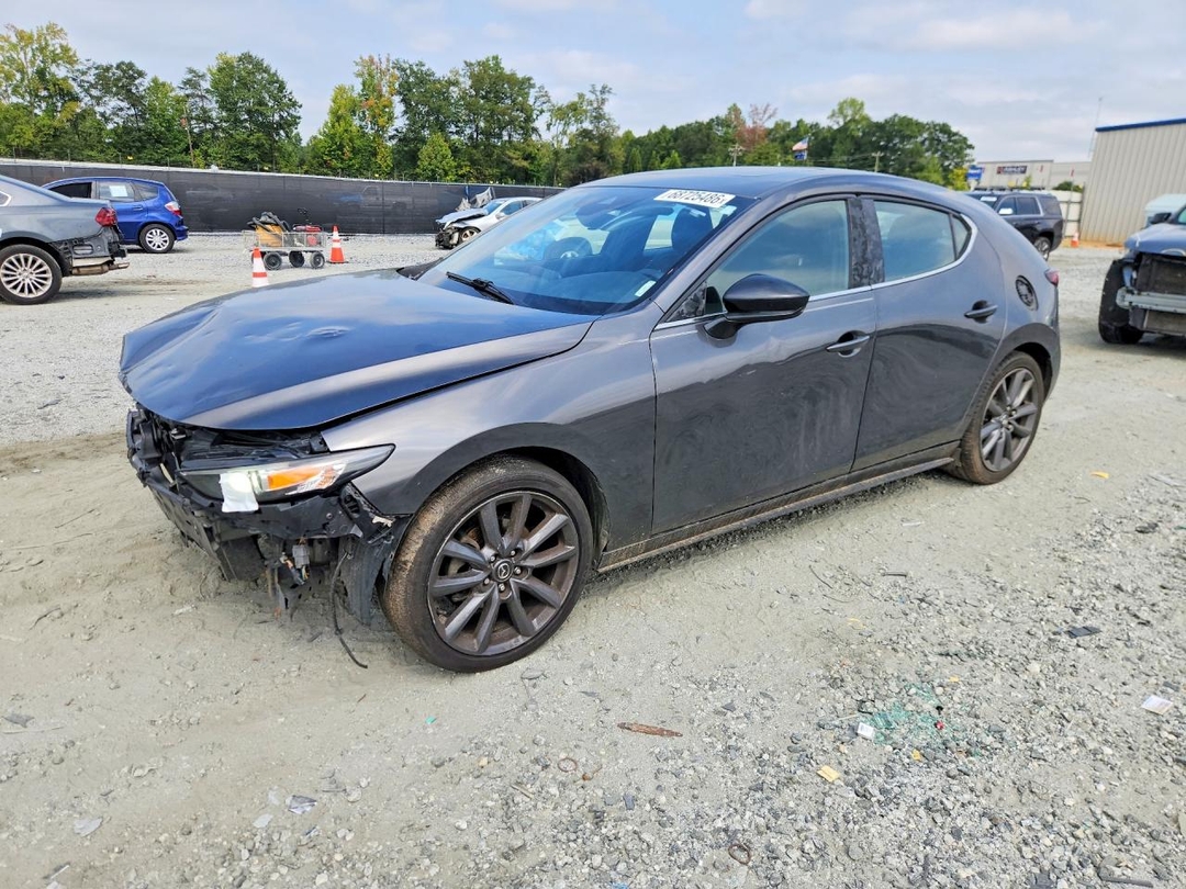 Vue de 2021 MAZDA 3 PREFERRED, angle 1