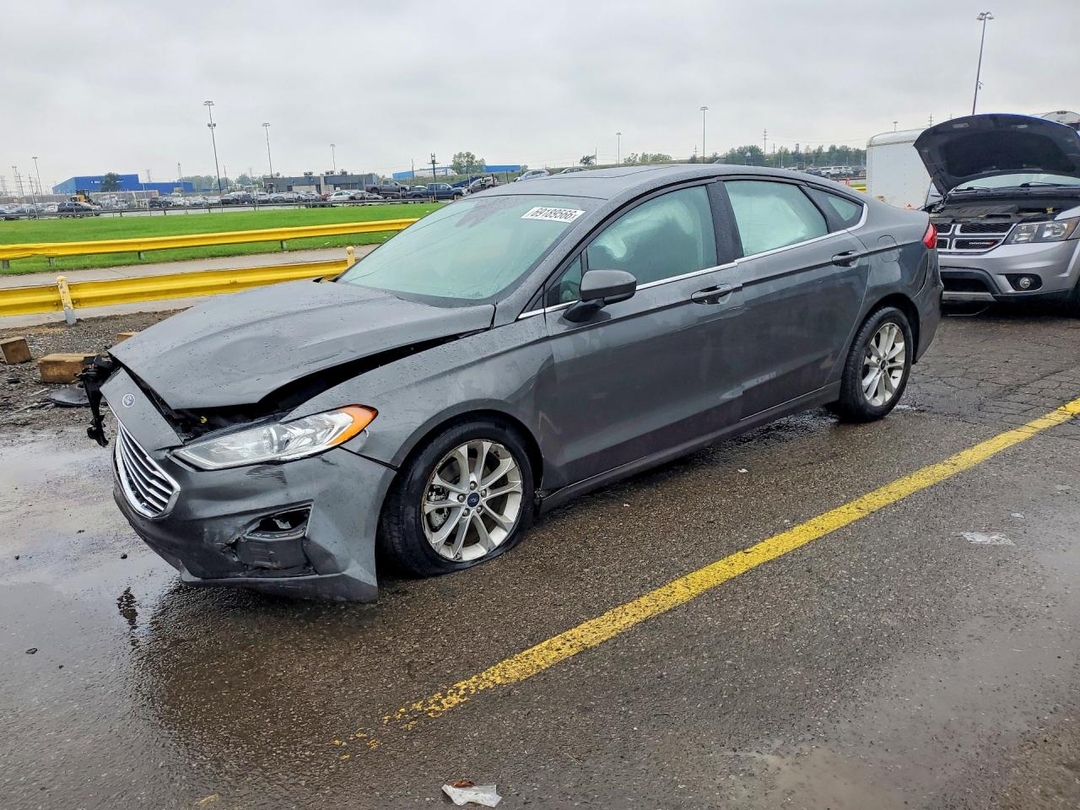 Vue de 2020 FORD FUSION SE, angle 1