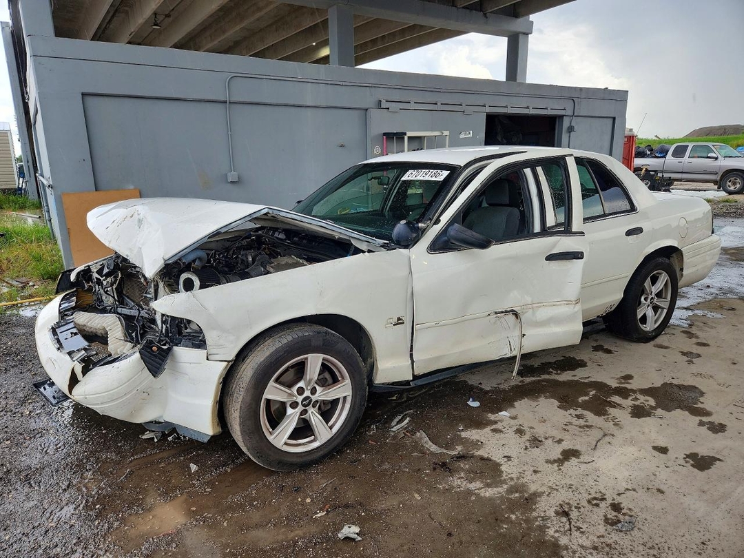 منظر 2011 FORD CROWN VICTORIA POLICE INTERCEPTOR، زاوية 1