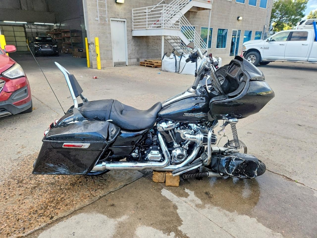 Vue de 2022 HARLEY-DAVIDSON FLTRX, angle 1