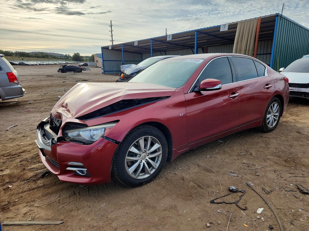Vue de 2014 INFINITI Q50 PREMIUM, angle 1